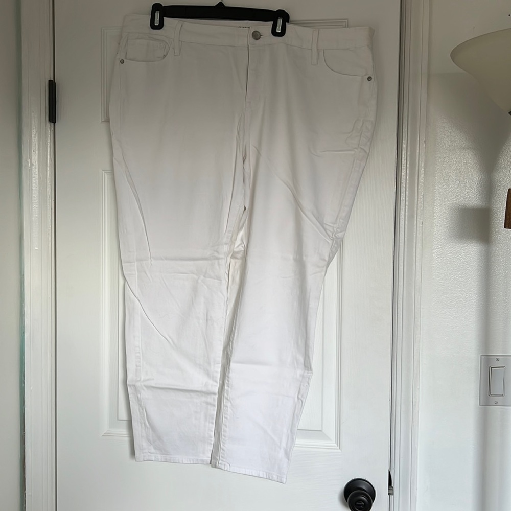 White skinny ankle pants